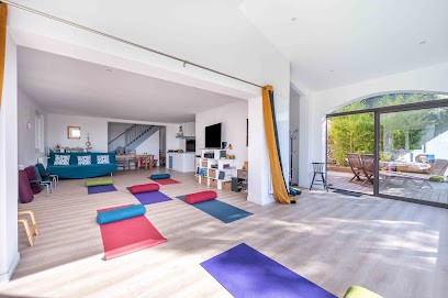 BETWEEN YOGIS TOURRETTES SUR LOUP, Centre de Bien-Etre à Tourrettes-sur-Loup