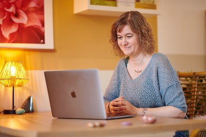 Georgia Hahn - Thérapeute pour Entrepreneur(e)s et Esprits Surbookés, Centre de Bien-Etre à Rivière-Saas-et-Gourby