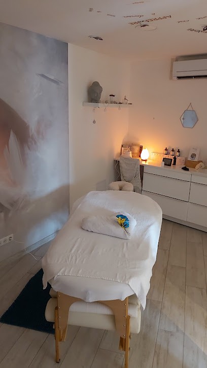 Laëtitia Huna Aum - Massages holistiques - Aromathérapie - Reiki - Médiumnité des mémoires du corps et des lieux, Centre de Bien-Etre à Essey-lès-Nancy