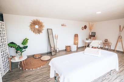 Apolline - Professeur de Yoga, Masseur-Kinésithérapeute, Renata Franca Drainage Lymphatique / Bien-être / St-Tropez, Centre de Bien-Etre à Roquebrune-sur-Argens