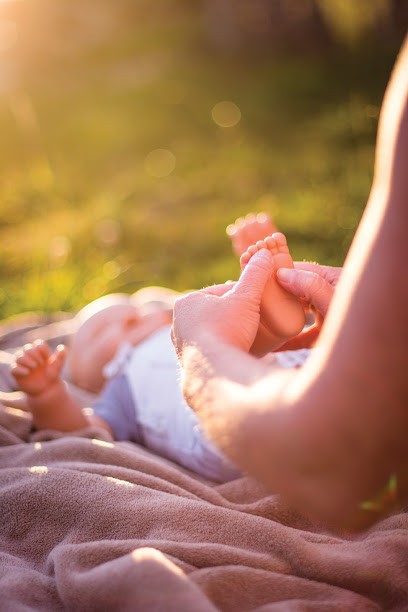 Les Ateliers De Bébé Portage Yoga Massage Bath Enveloppé, Centre de Bien-Etre à Parcé