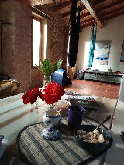 Le Portail Rouge- Maison Des Arts Et Du Bien-Être, Centre de Bien-Etre à Gaillan-en-Médoc